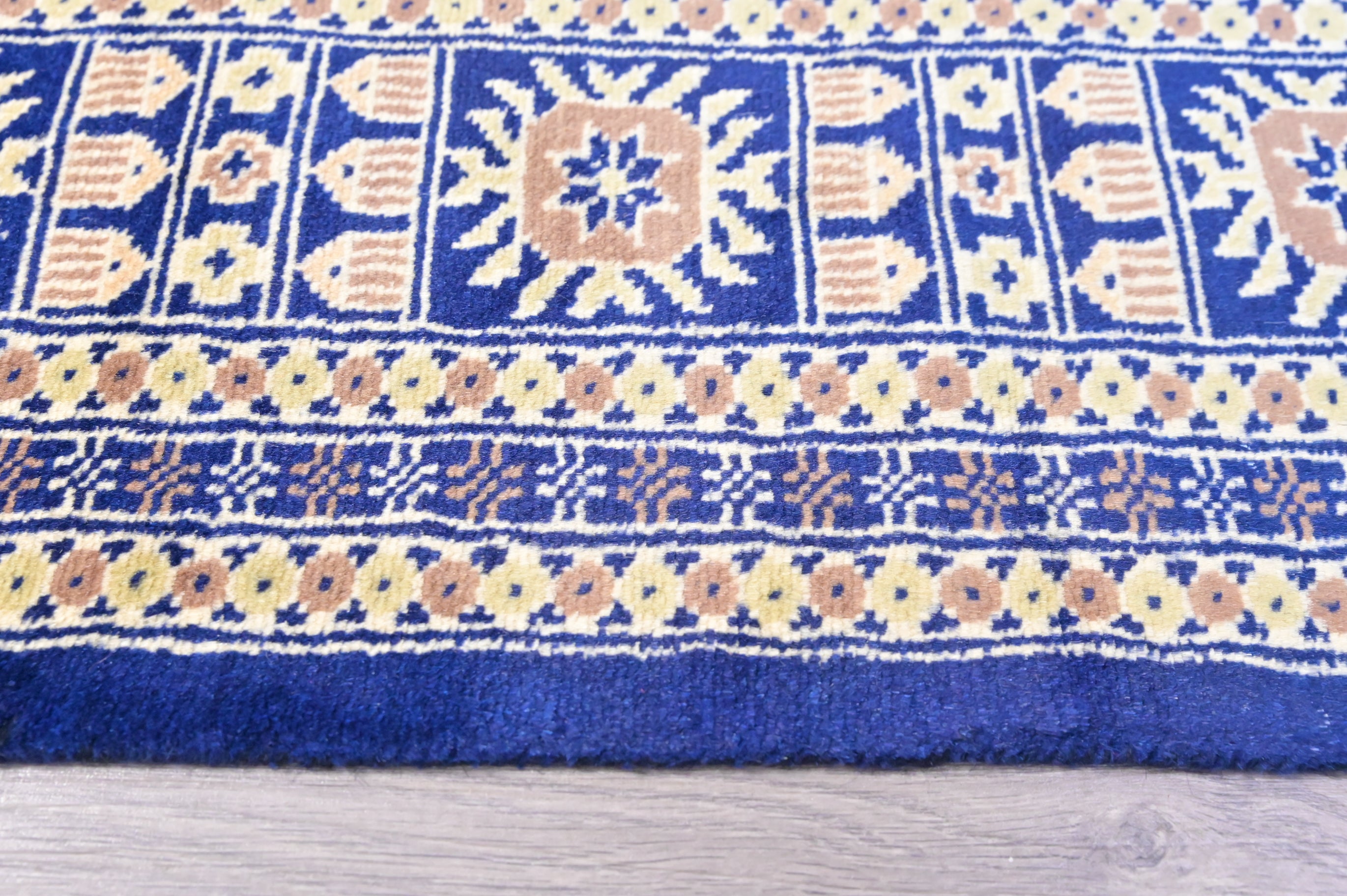 Handwoven Woollen Pakistani Princess Bukhara Rug w/ Navy and Cream Tones - 260H x 196W