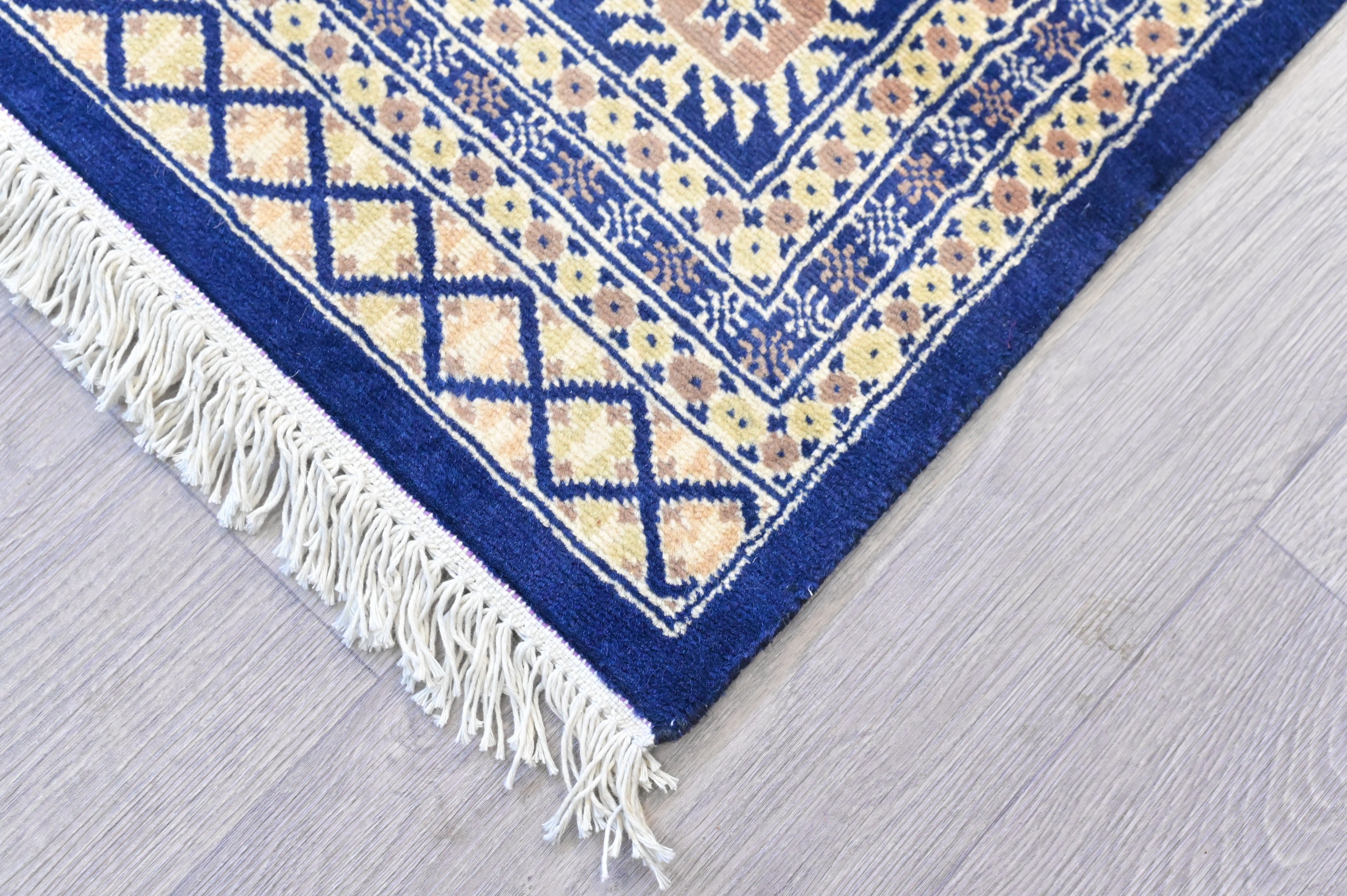 Handwoven Woollen Pakistani Princess Bukhara Rug w/ Navy and Cream Tones - 260H x 196W