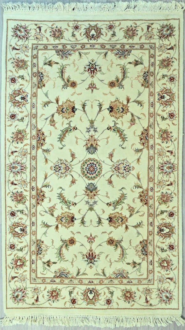Handknotted Silk and Wool Cream Indian Jaipur rug - (159H x 97W)
