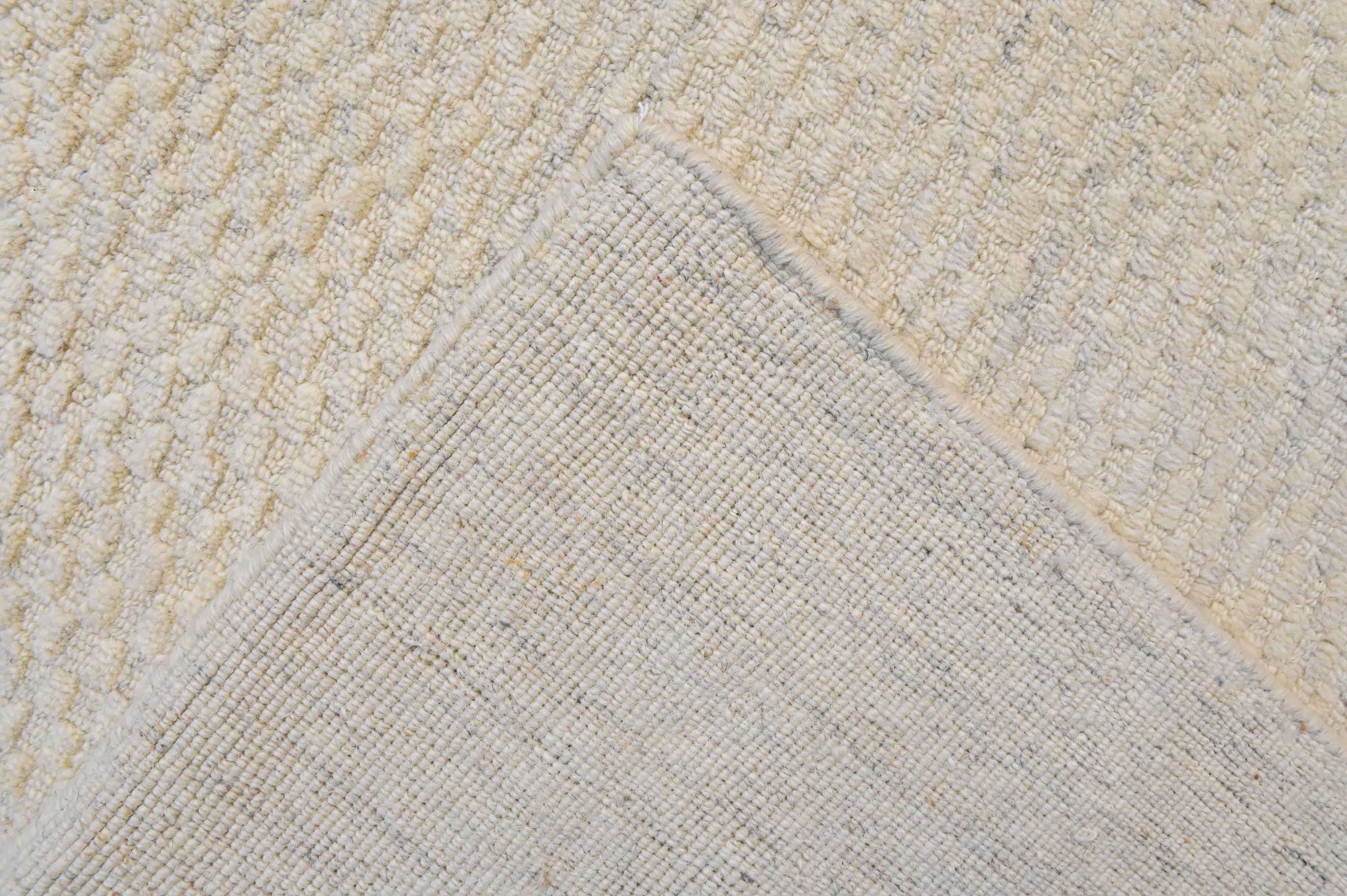 Hand Loom Knotted Modern Textured Woolen Rug w/Cream Tones All Over & Non Slip Backing - 350H x 250W