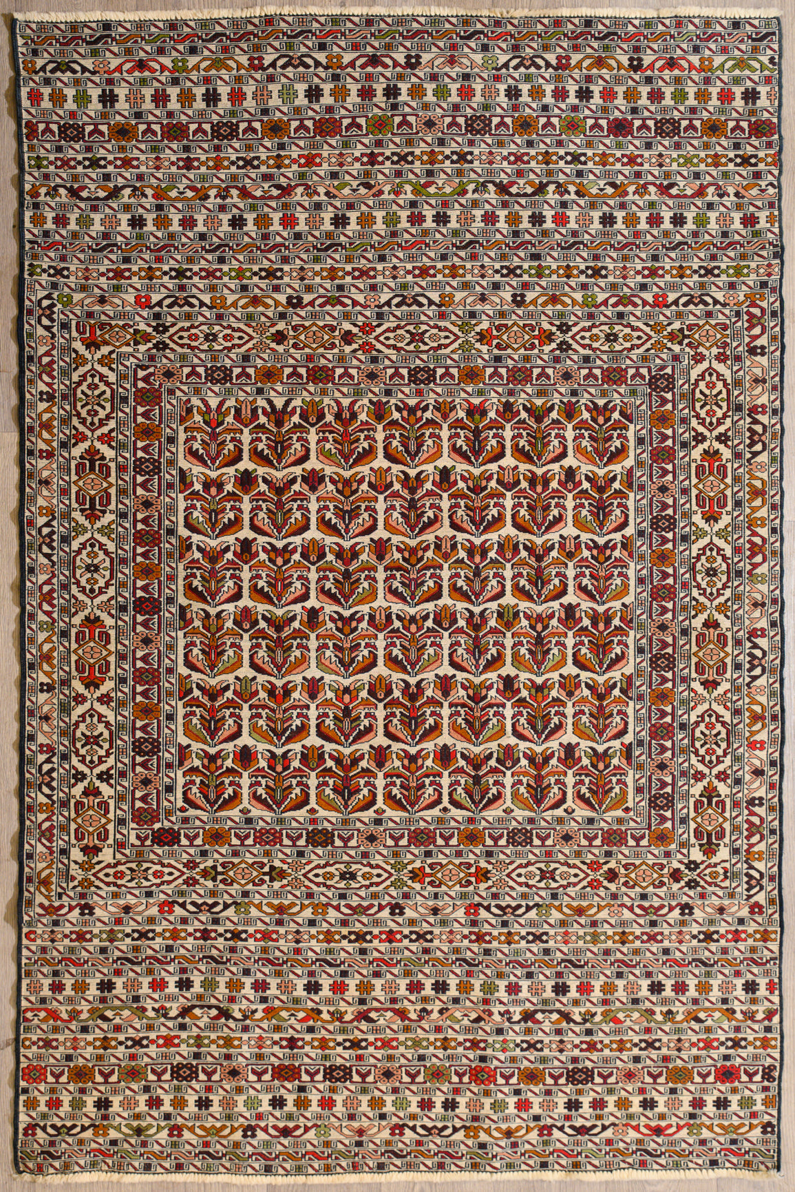 uthentic Handknotted Cream Persian Sumak Kilim Wool Rug 198c x 132cm finely hadnknotted
Tribal Sumak resemble the flatweave similar to a Kilim but of higher knot count
Have a distinct Aztec Design