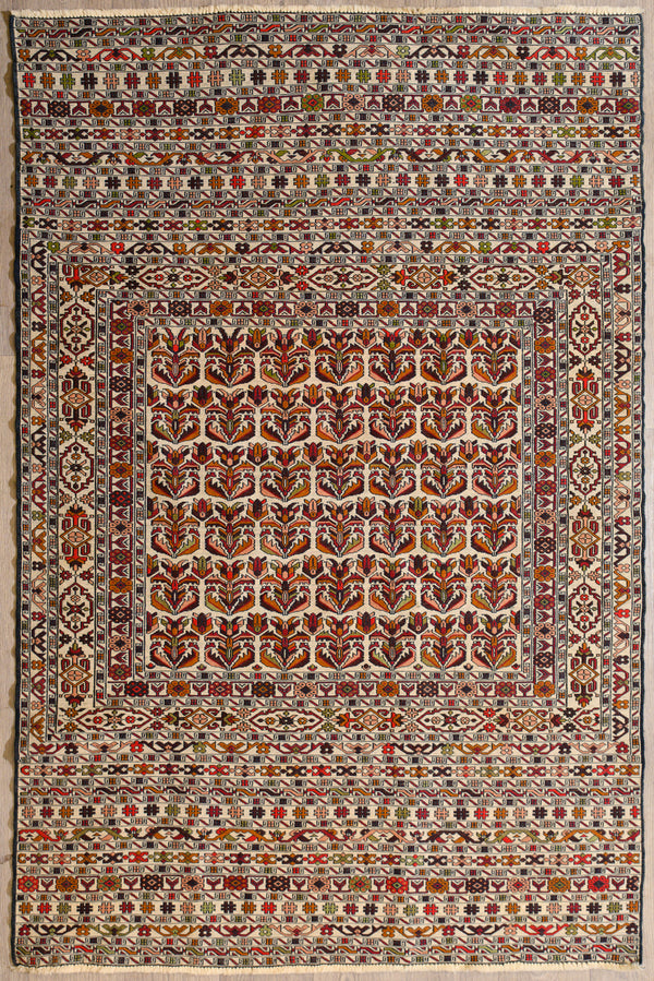 uthentic Handknotted Cream Persian Sumak Kilim Wool Rug 198c x 132cm finely hadnknotted
Tribal Sumak resemble the flatweave similar to a Kilim but of higher knot count
Have a distinct Aztec Design