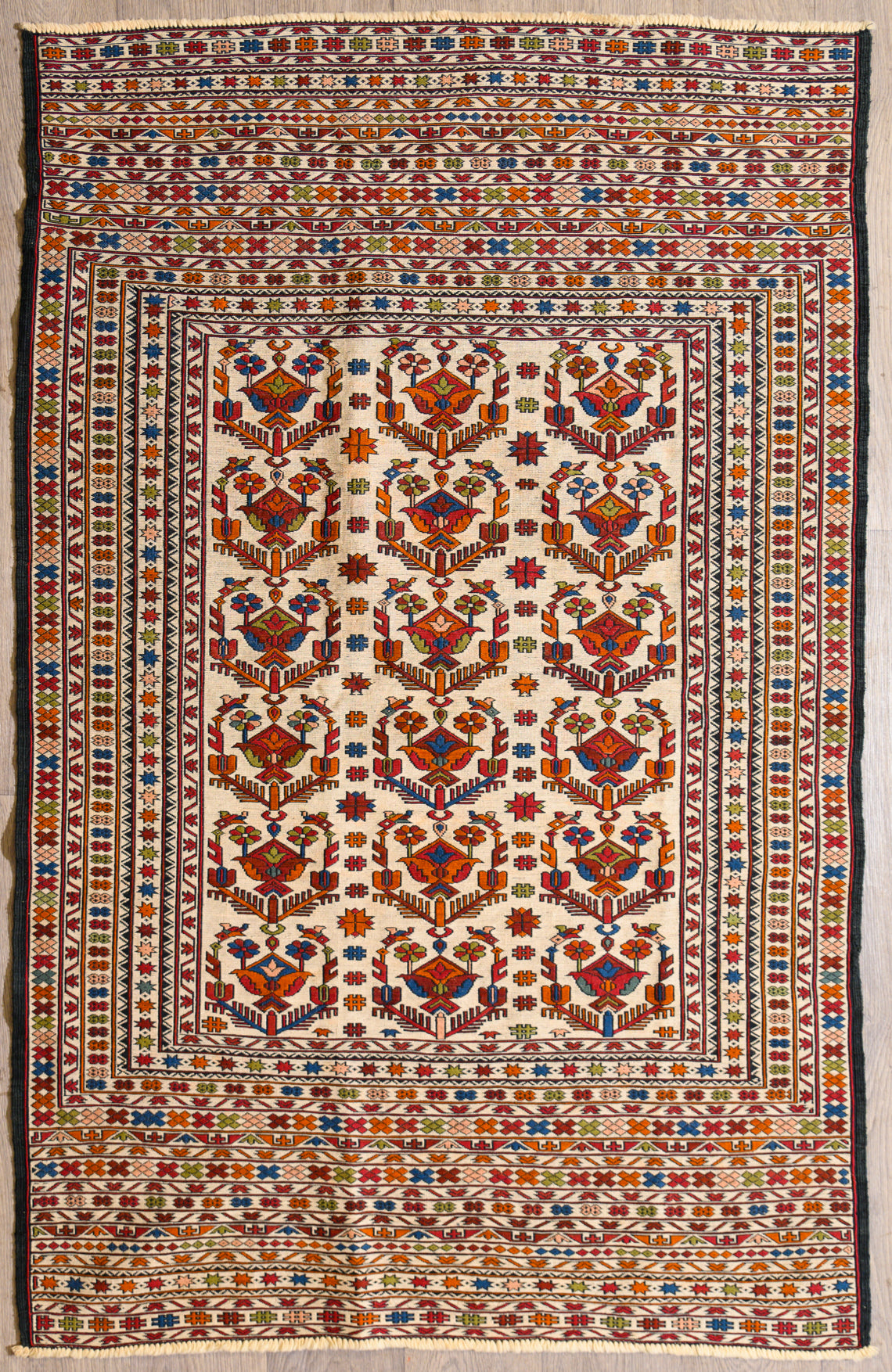 Authentic Handknotted Cream White Persian Sumak Kilim Wool Rug 190cm x 122cm
Tribal Sumak resemble the flatweave Kilim but of higher knot count, thicker warmer and stronger


Durable and Wear Resistant Suitable for High Traffic Areas