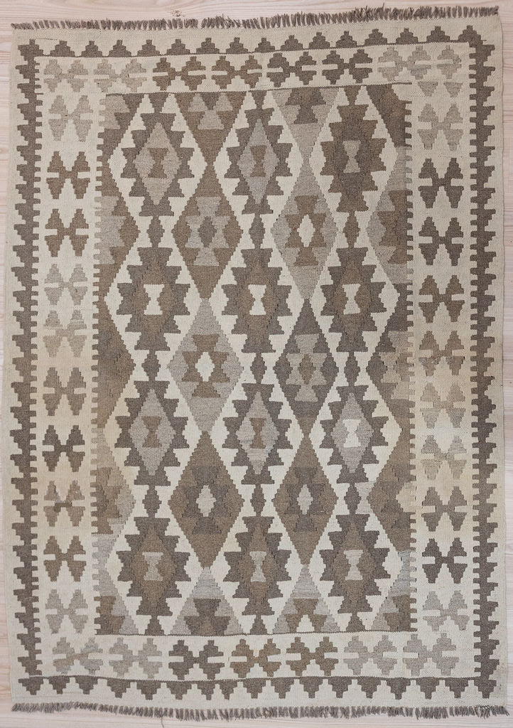 Authentic Handknotted Earthy Cream Afghan Boho Wool Kilim 196cm x 147cm
Beautiful earthy tones all round&nbsp;
Kilims are a flatweave rug used for over a millennium in Tribal areas of Central Asia and Anatolia. Historically used by nomads as floor covering, tent covering, carried; on horseback for its lightweight nature