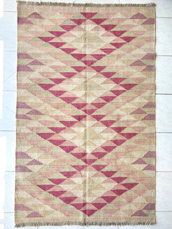 Handwoven Boho Afghan Kilim rug w/ Beige and Pink tones (166cm x 107cm)