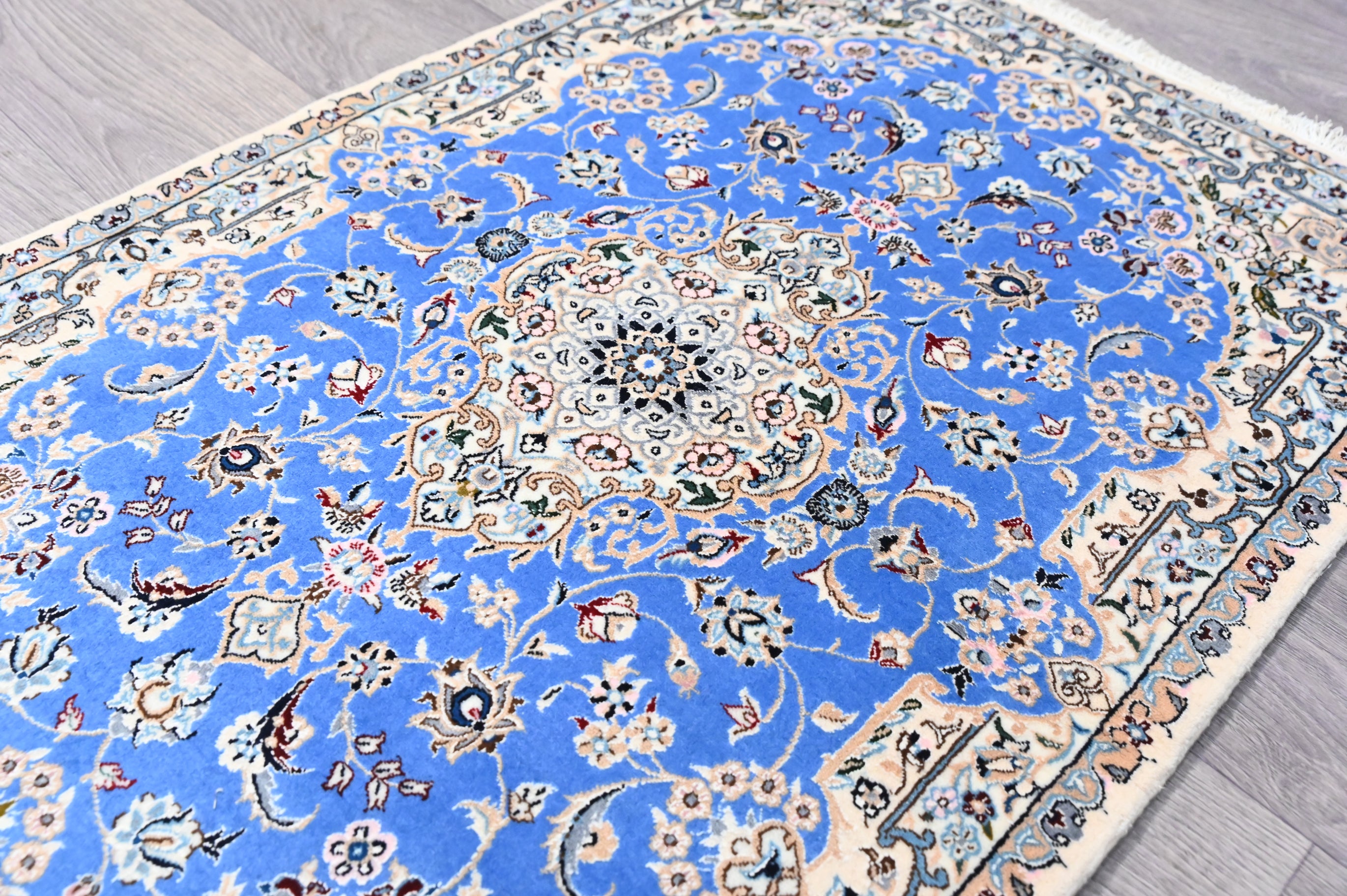 Fine Nain Silk and Wool Persian Rug - (120 cm x 80 cm)