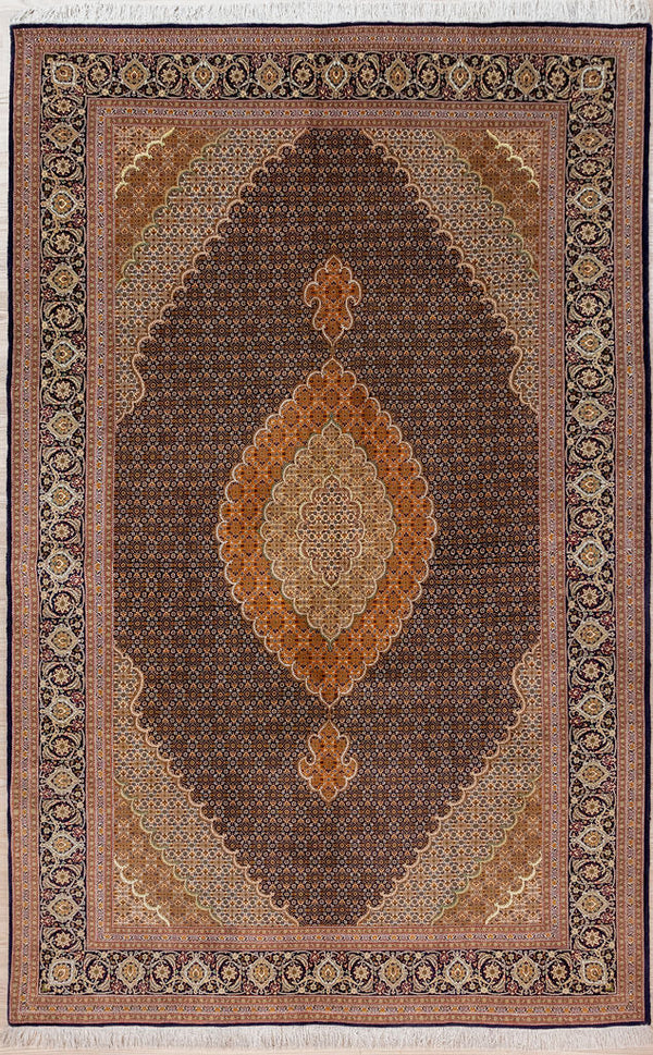 Fine Persian Tabriz Silk n Wool Rug 298cm x 200cm
Incredibly intricate and complex fine knotting pattern. A rug to be treasured for generations. Silk Finely worked into the complete pattern is luxurious underfoot. You will be wanting to take your shoes off. A larger area "hali" size rug. Made for the family to gather on and enjoy.
Having a light and darker aspect is a trademark of Handmade Rugs