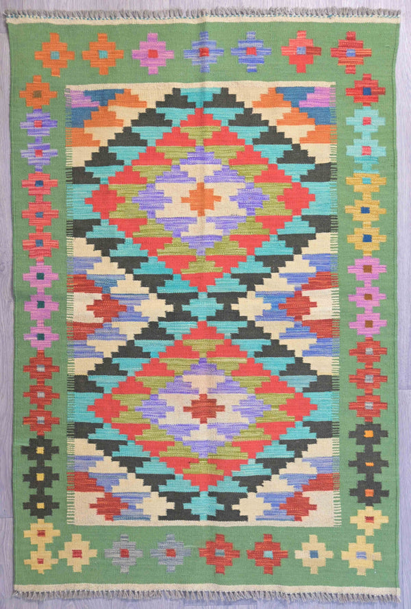 Authentic Handknotted Green Afghan Boho Wool Kilim 157cm x 104cm
Fresh vibrant natural plant based colours for the modern interior
Durable and Wear Resistant Suitable for High Traffic Areas
It Has Taken Approximately 3 Months of Weaving to Complete This Piece