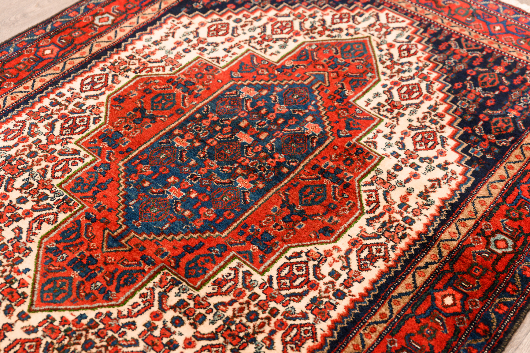 Fine Persian Bijar Wool Rug 156cm x 118cm