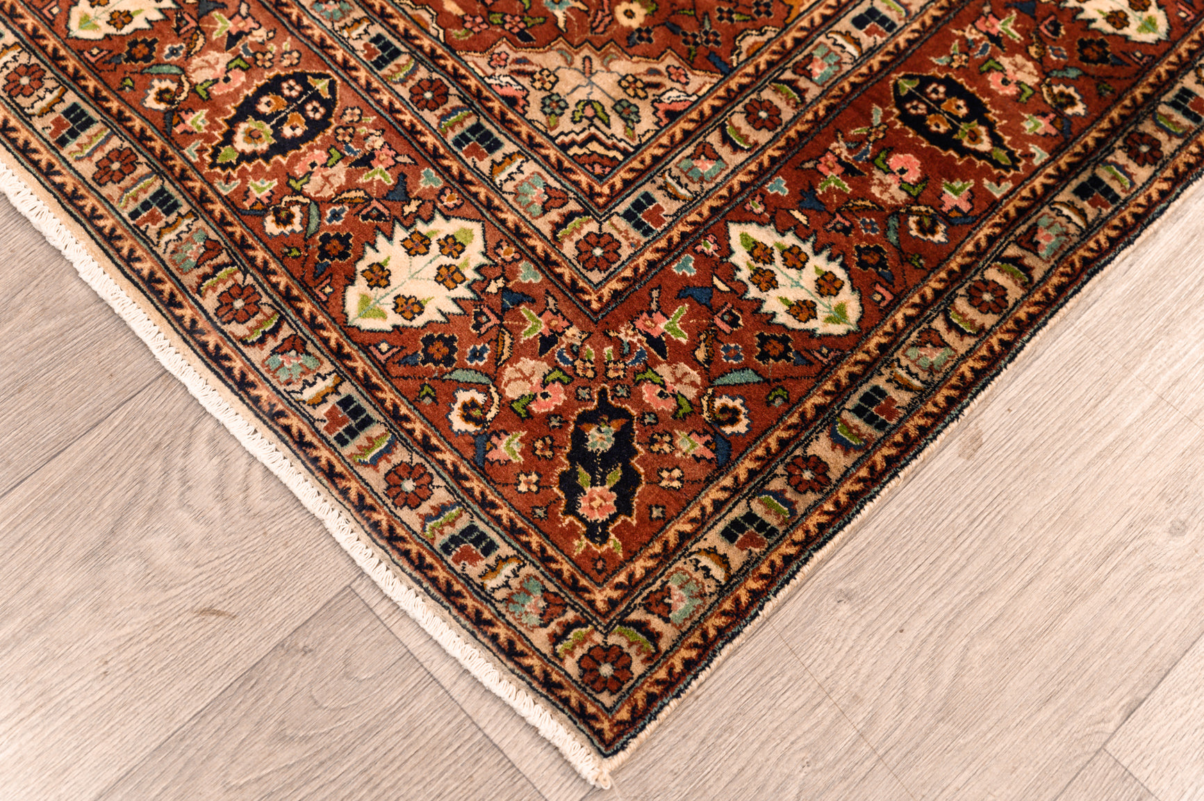 Fine Indo Agra Wool Rug 220cm x 133cm