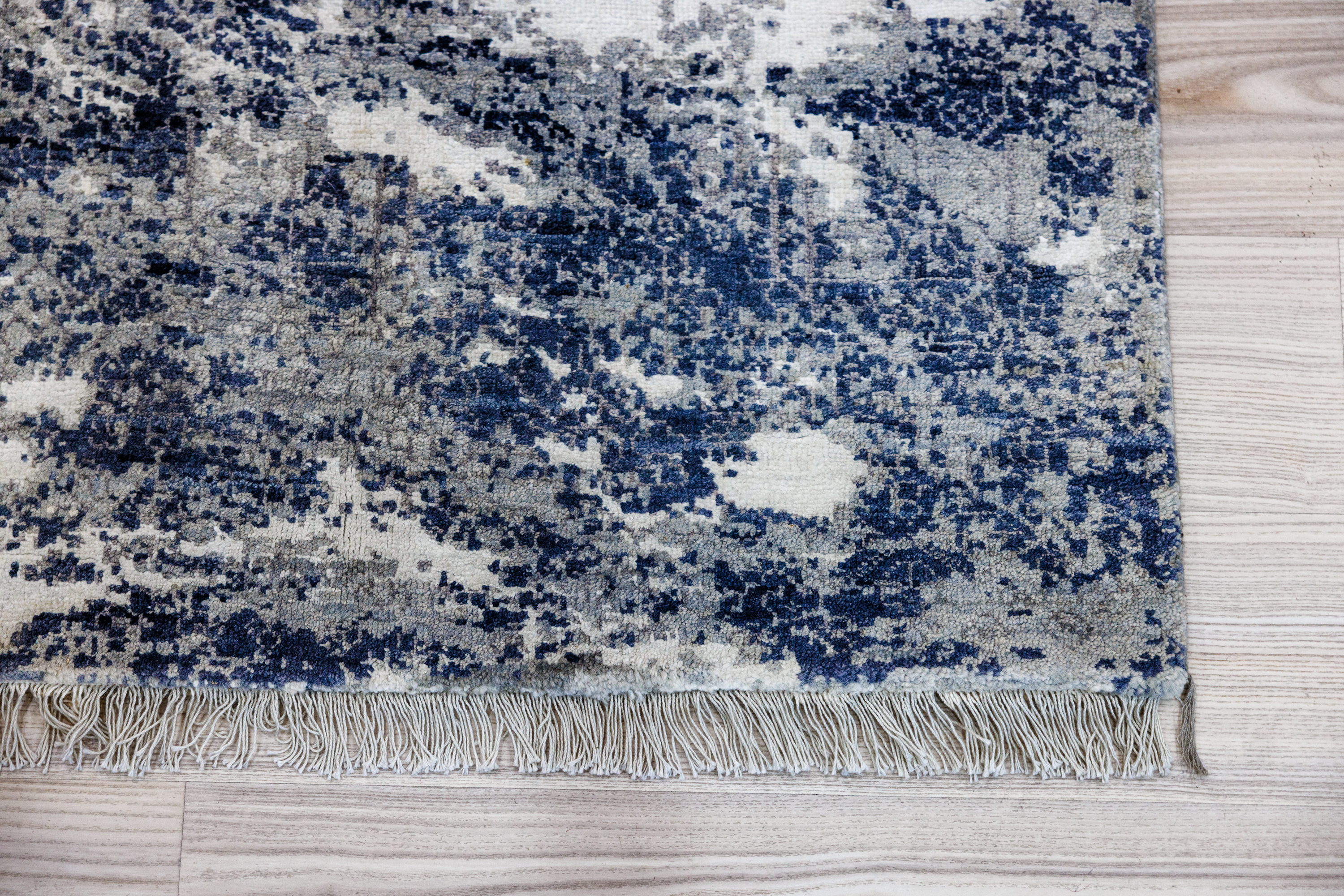 Blue Grey Contemporary Surah Wool Rug 278m x 184cm