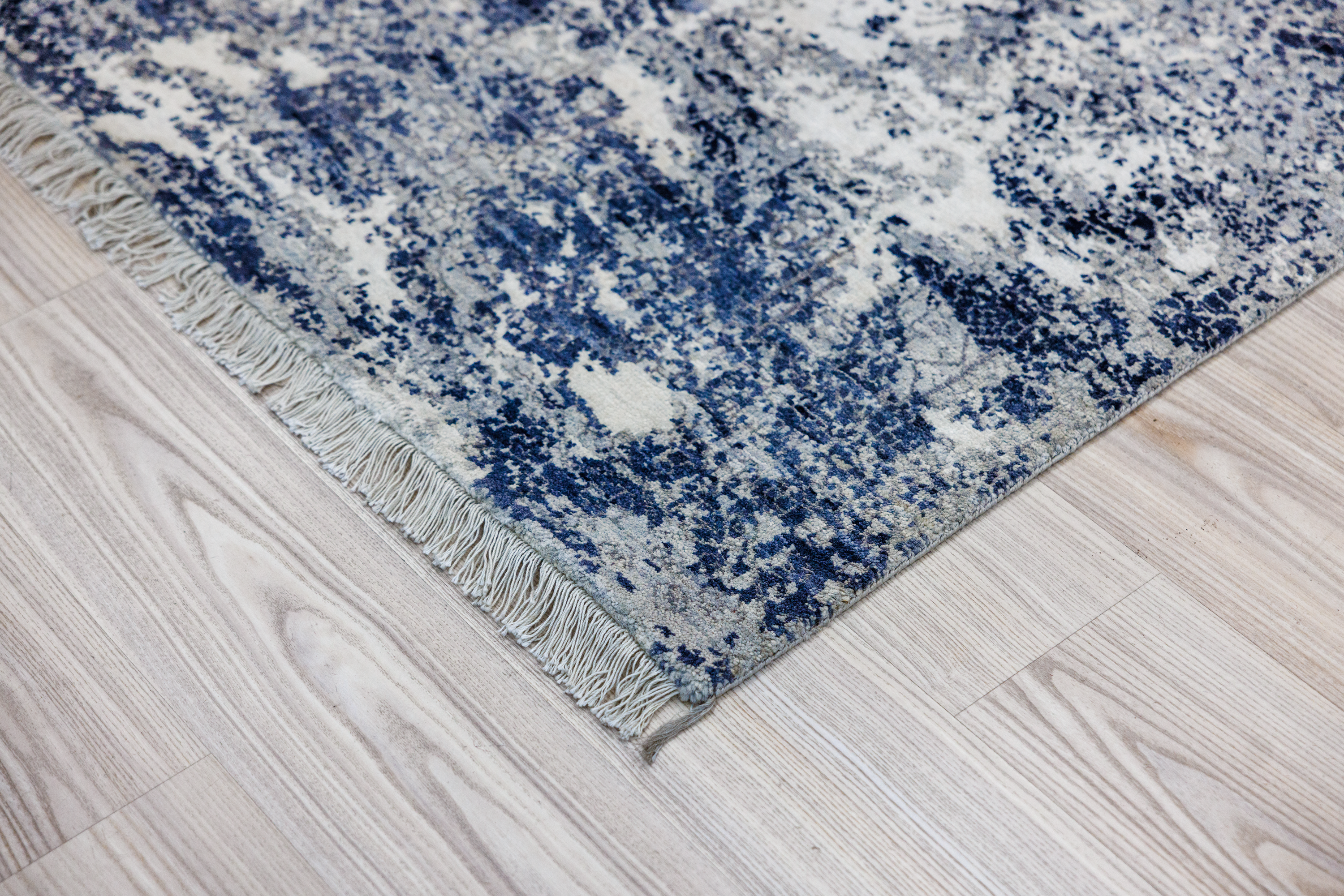 Blue Grey Contemporary Surah Wool Rug 278m x 184cm