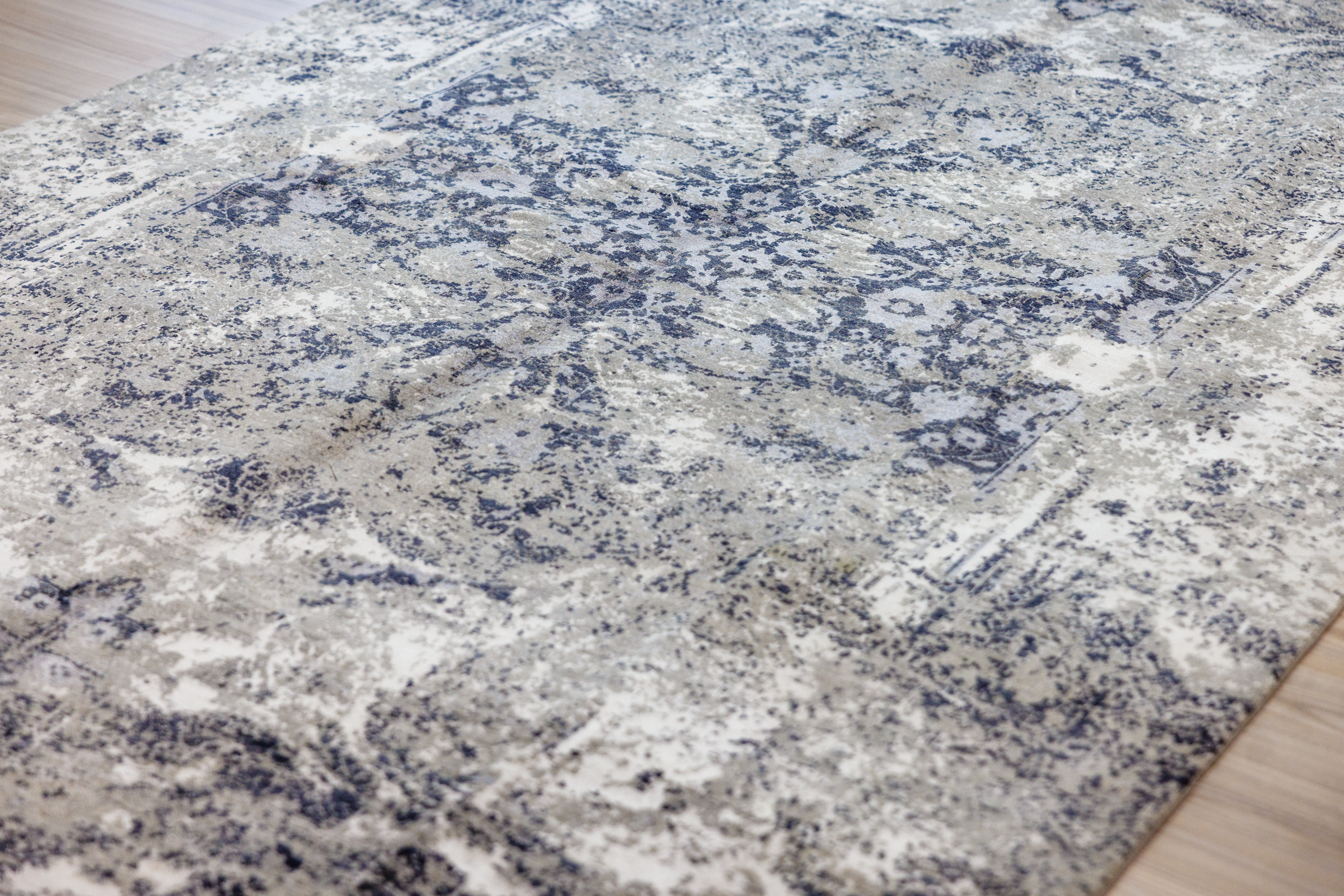Blue Grey Contemporary Surah Wool Rug 278m x 184cm