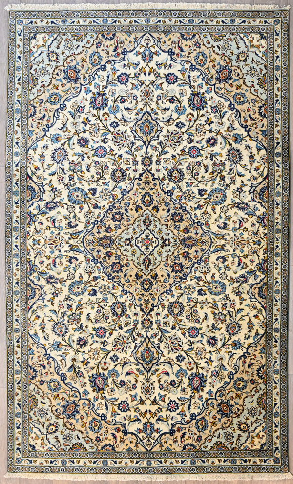 Finely Handknotted Persian Kashan rug w/ Beige and Blue Tones (280cm x 170cm)