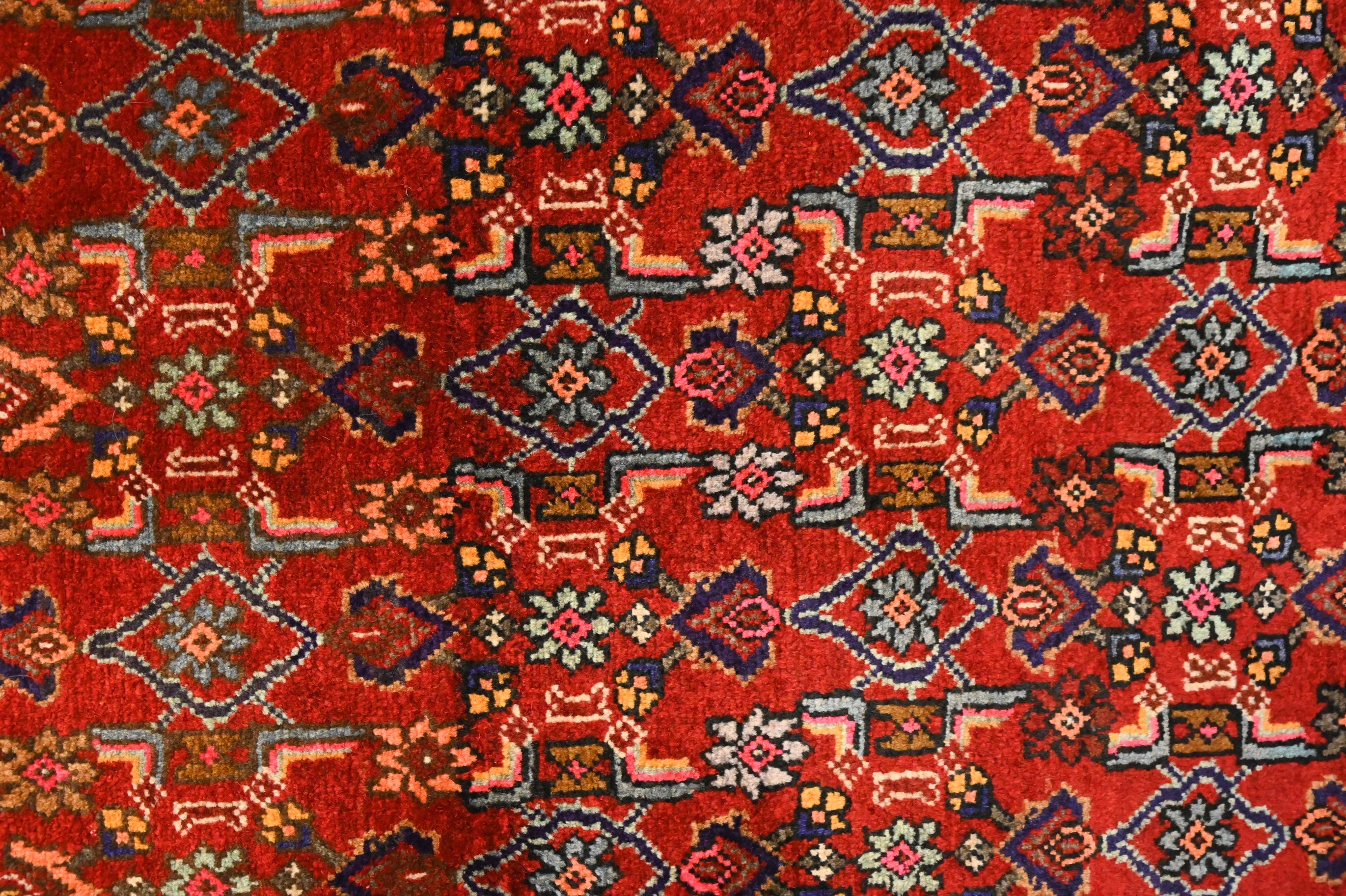 Red All-Over Design Persian Hamadan rug 205cm x 135cm