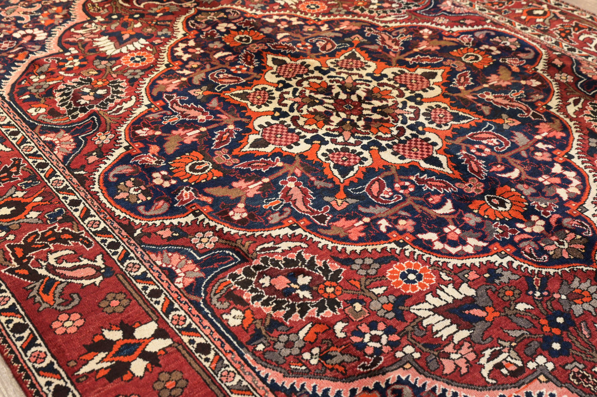 Fine Handknotted Wool Persian Bakhtiari 210cm x 317cm