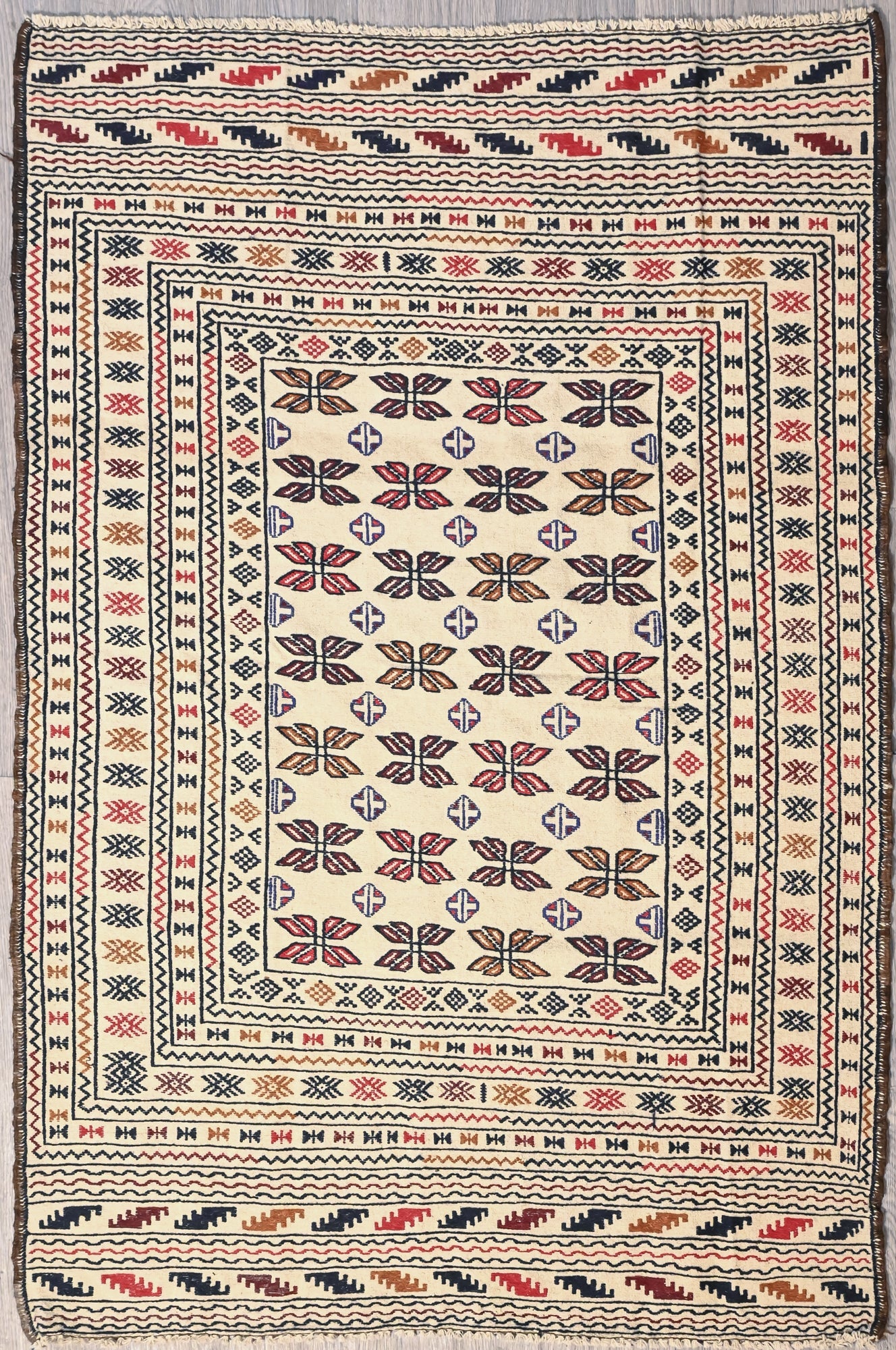 Unusual pale palette&nbsp; sumak with traditional repeating geometric design
Durable and Wear Resistant Suitable for High Traffic Areas.
Sumak can have many uses including chair cover for that authentic boho look. Light, warm and flexible, easy to fold to accompany you on your;modern nomadic journey.