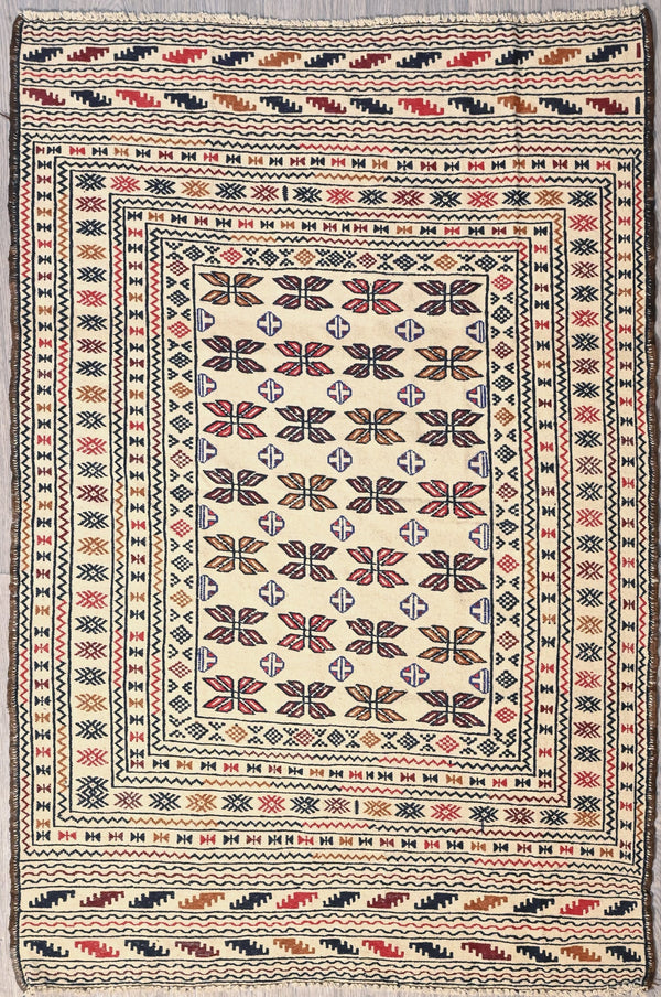 Unusual pale palette&nbsp; sumak with traditional repeating geometric design
Durable and Wear Resistant Suitable for High Traffic Areas.
Sumak can have many uses including chair cover for that authentic boho look. Light, warm and flexible, easy to fold to accompany you on your;modern nomadic journey.