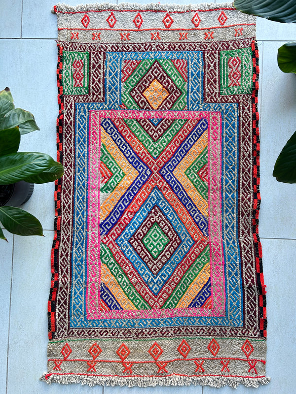 Handknotted Wool Persian Kilim rug (116H x 62W)